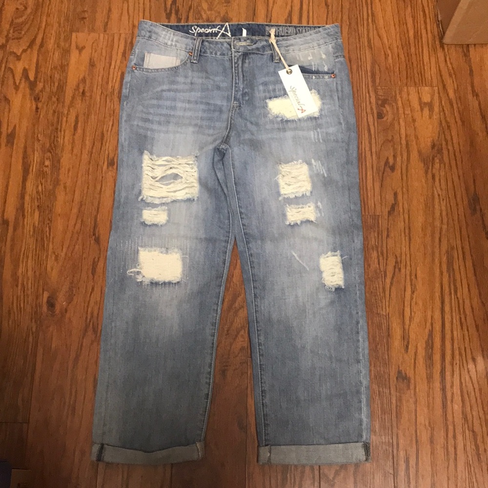 Cropped boyfriend jeans